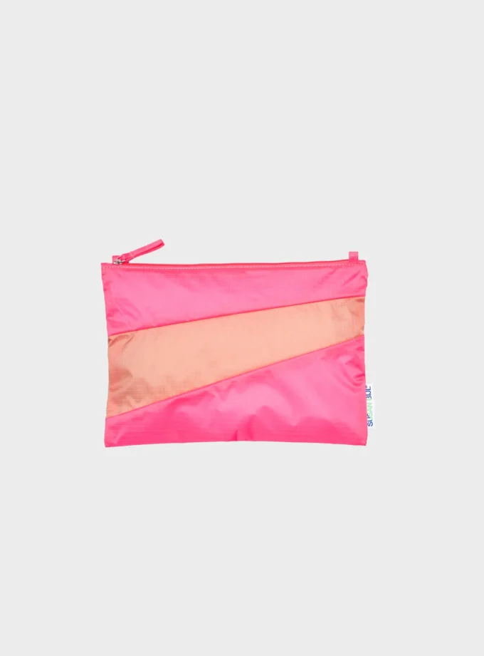 The new Pouch dark fluo pink & try, medium