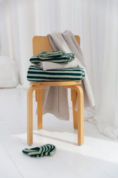Naram Badetuch 100cm x 150cm, seafoam & deep teal – Bild 5